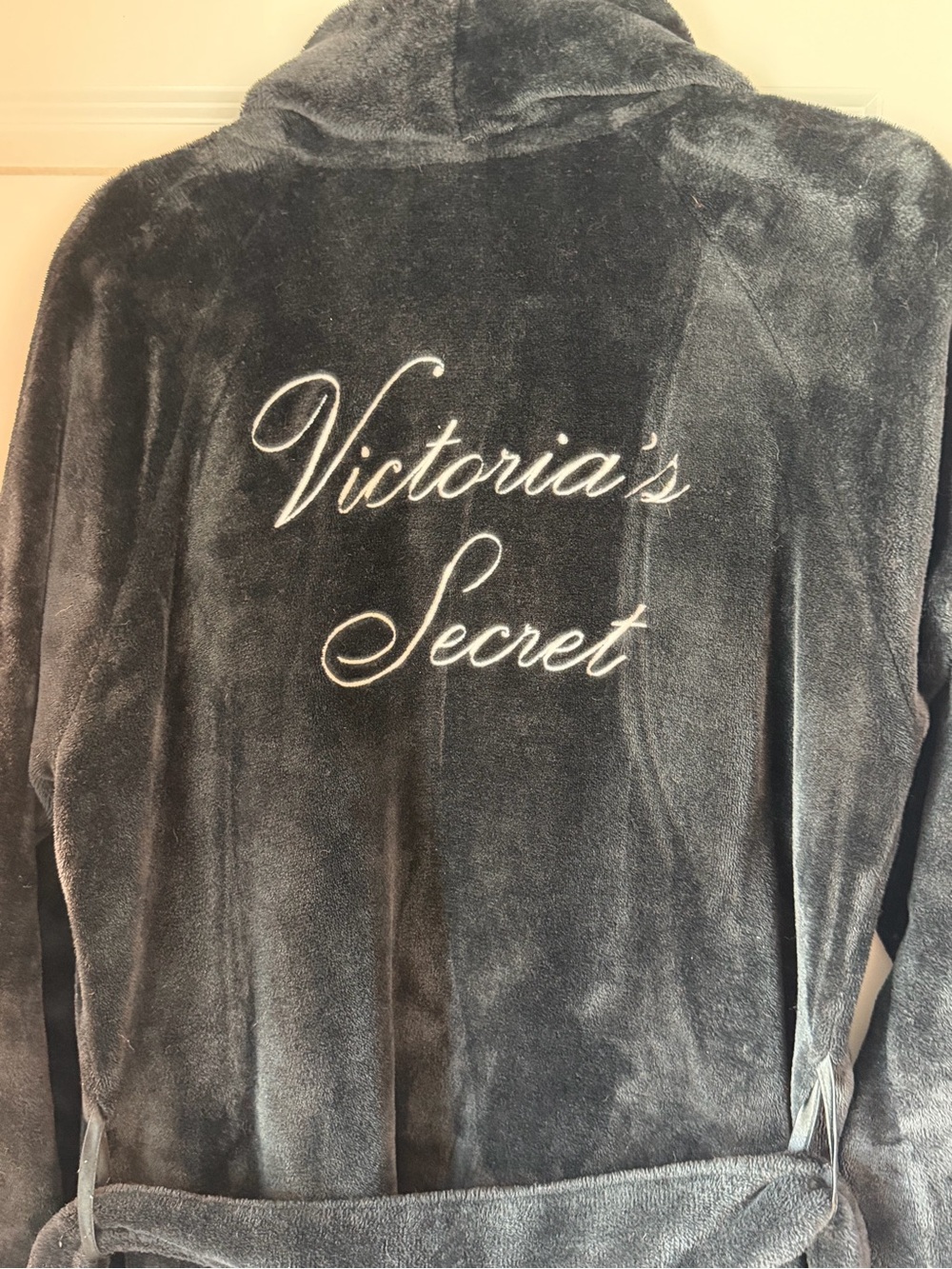 Victoria's Secret Plush Robe in Black